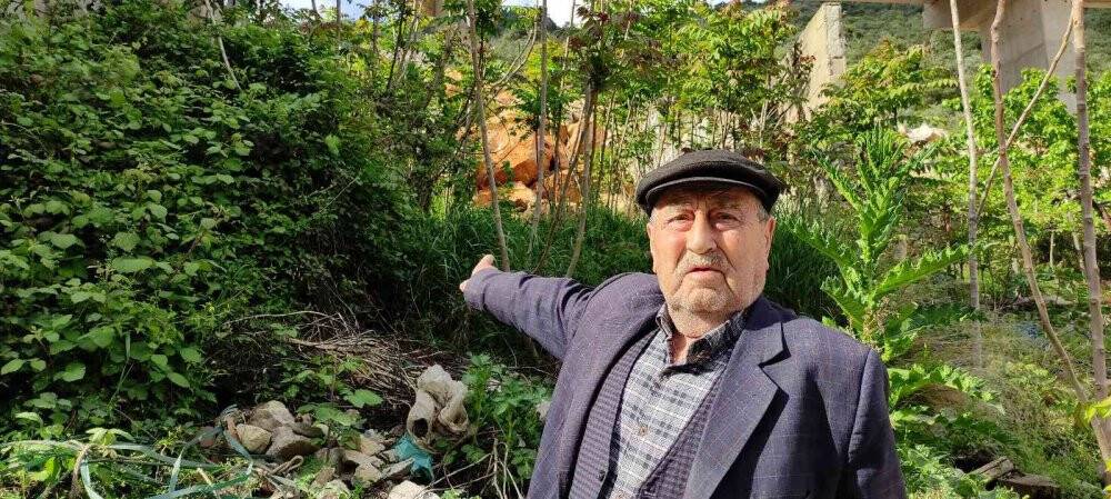 Evlerinin üzerinde dev kayalar var, korku içinde yaşıyorlar