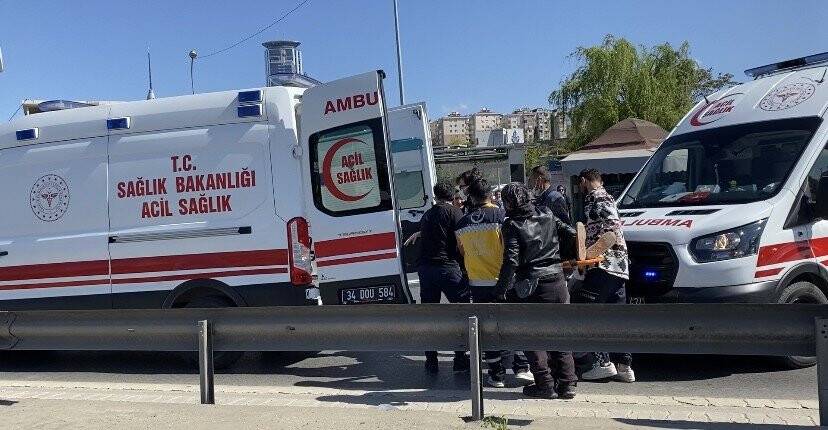Kadıköy’de güzergahının dışına çıkan minibüsçünün E-5’te indirdiği yolcuya motosiklet çarptı