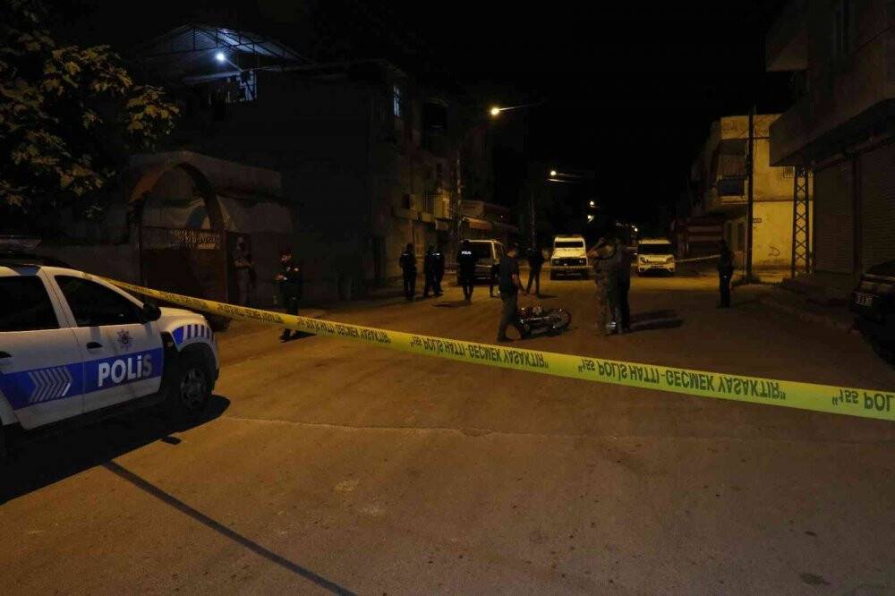 Motosiklet üzerinde ellerinde kalaşnikofla saldırıya giden şüpheliler polise yakalandı