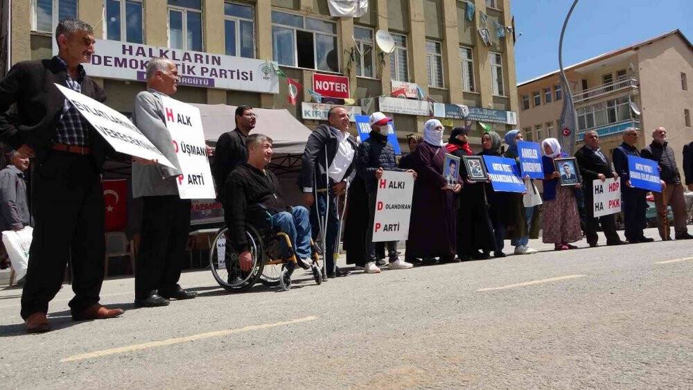 Muş’ta bedensel engellilerden evlat nöbetindeki annelere destek