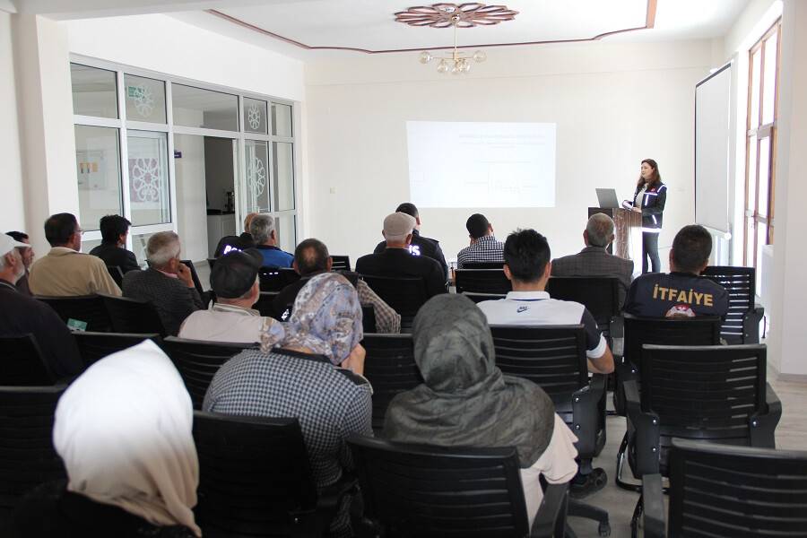 aa-20220512-27838681-27838676-yalihuyukte-uyusturucuyla-mucadele-konferansi-verildi.jpg