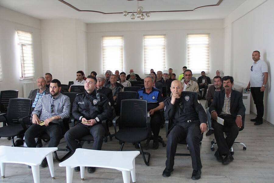 aa-20220512-27838681-27838679-yalihuyukte-uyusturucuyla-mucadele-konferansi-verildi.jpg