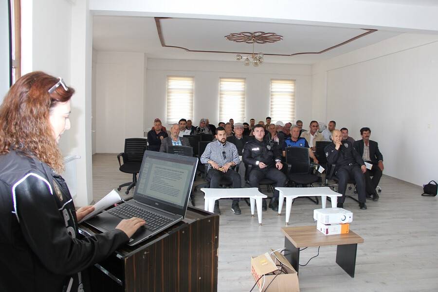 aa-20220512-27838681-27838680-yalihuyukte-uyusturucuyla-mucadele-konferansi-verildi.jpg