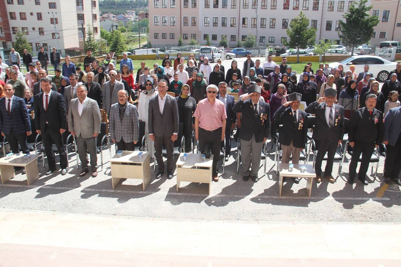 aa-20220512-27839217-27839213-beysehirde-engelli-gencler-icin-asker-eglencesi-duzenlendi.jpg