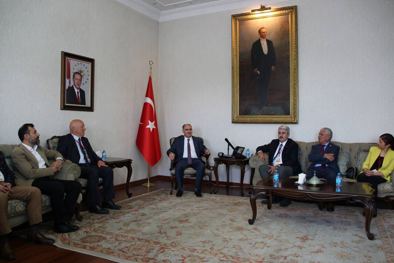 aa-20220512-27840116-27840113-turkiye-gazeteciler-konfederasyonu-heyetinden-konya-valisi-ozkana-ziyaret.jpg