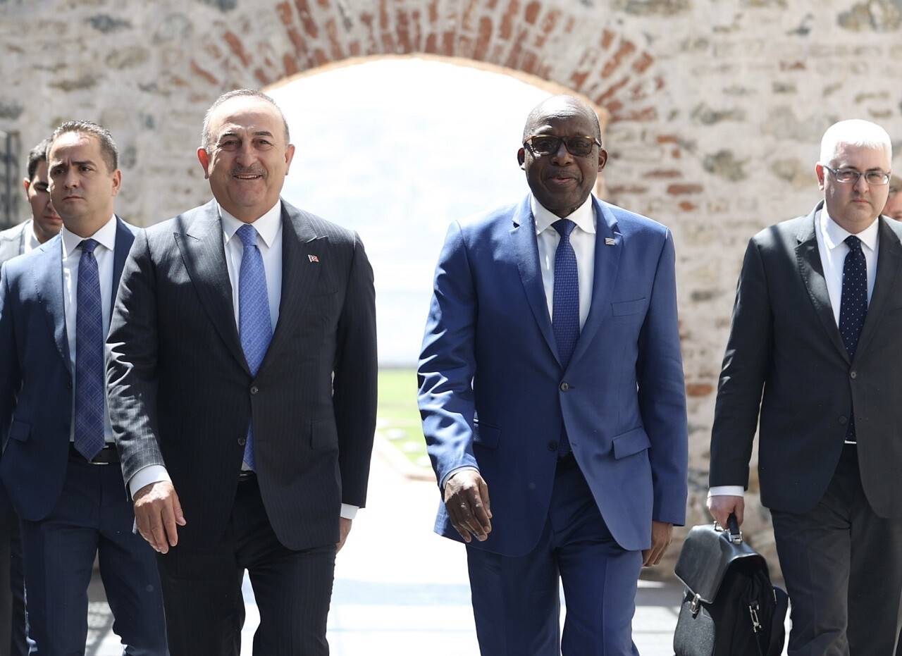 aa-20220513-27847172-27847159-disisleri-bakani-cavusoglu-kongo-demokratik-cumhuriyeti-disisleri-bakani-apala-ile-gorustu.jpg