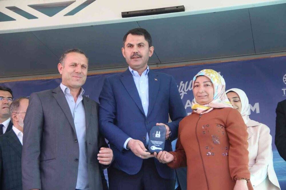 Bakan Murat Kurum temel attı, anahtar teslimi yaptı