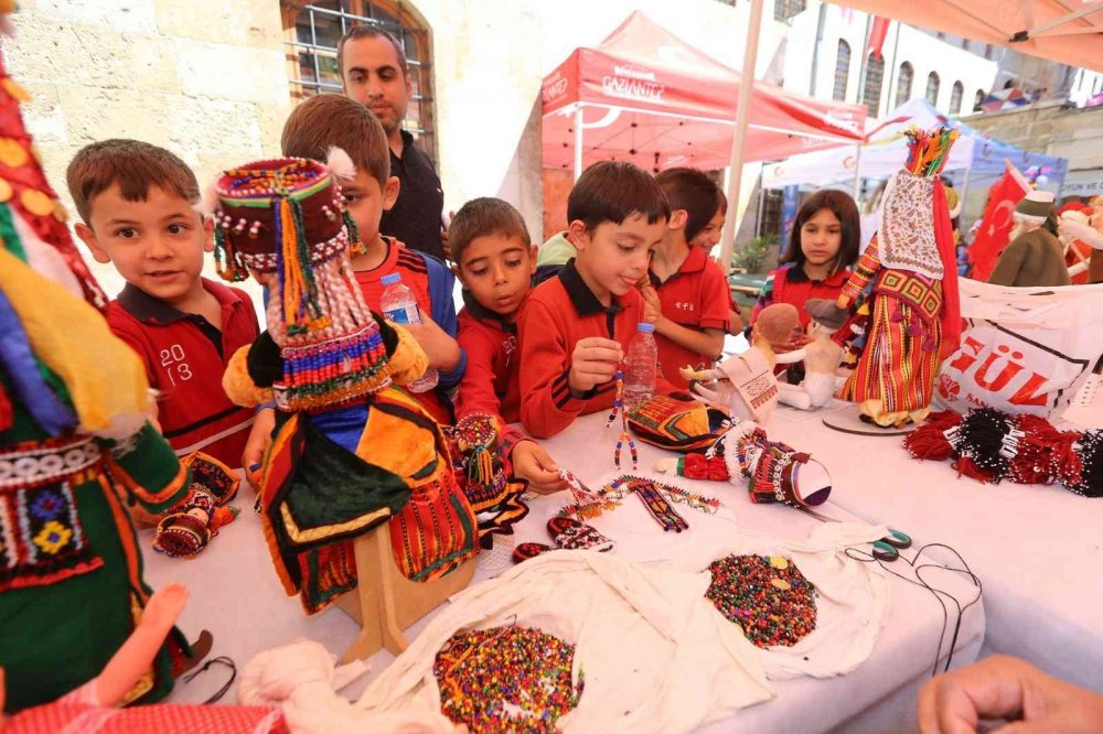 Bez bebek ustaları Gaziantep’te buluştu