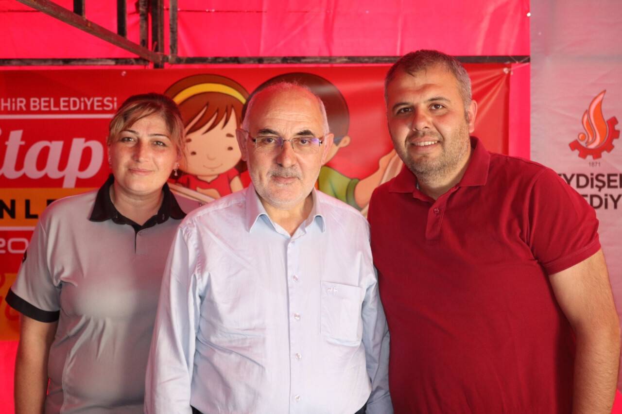 kitap-gunlerinde-yazarlar-ogrencilerle-bulusuyor-4.jpg