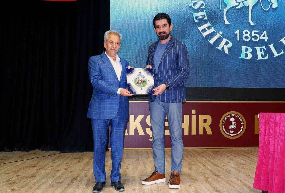Akşehir’de Serdar Tuncer’le muhabbet ve şiir dolu gece