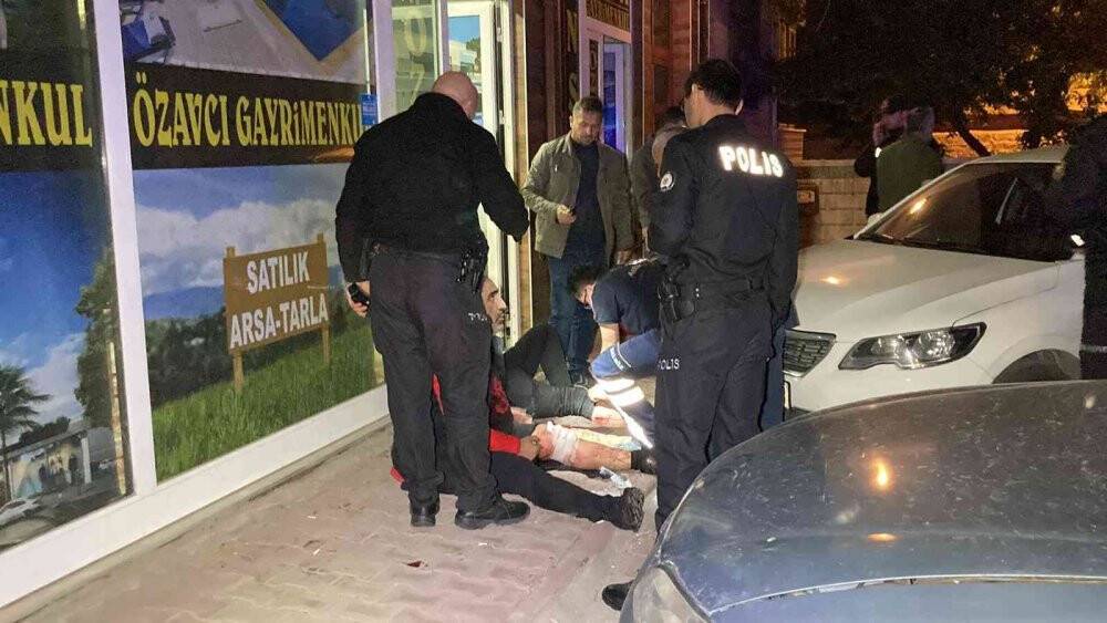 Husumetli şahıslar arasındaki sözlü tartışma silahlı kavgaya dönüştü: 1’i ağır, 5 yaralı