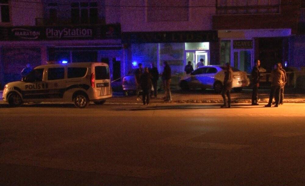 Husumetli şahıslar arasındaki sözlü tartışma silahlı kavgaya dönüştü: 1’i ağır, 5 yaralı