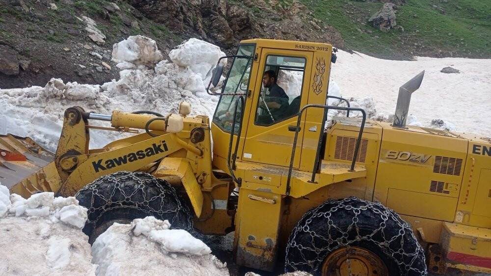 Mayıs ayında kar temizleme çalışmaları devam ediyor