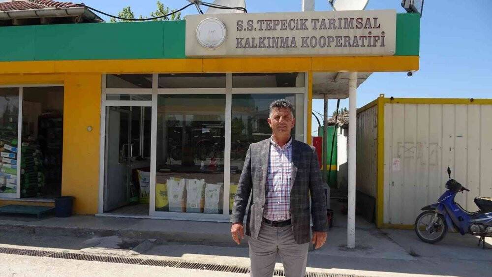 Köylüler dron aldı tarlasını ilaçlatmak isteyen sıraya giriyor