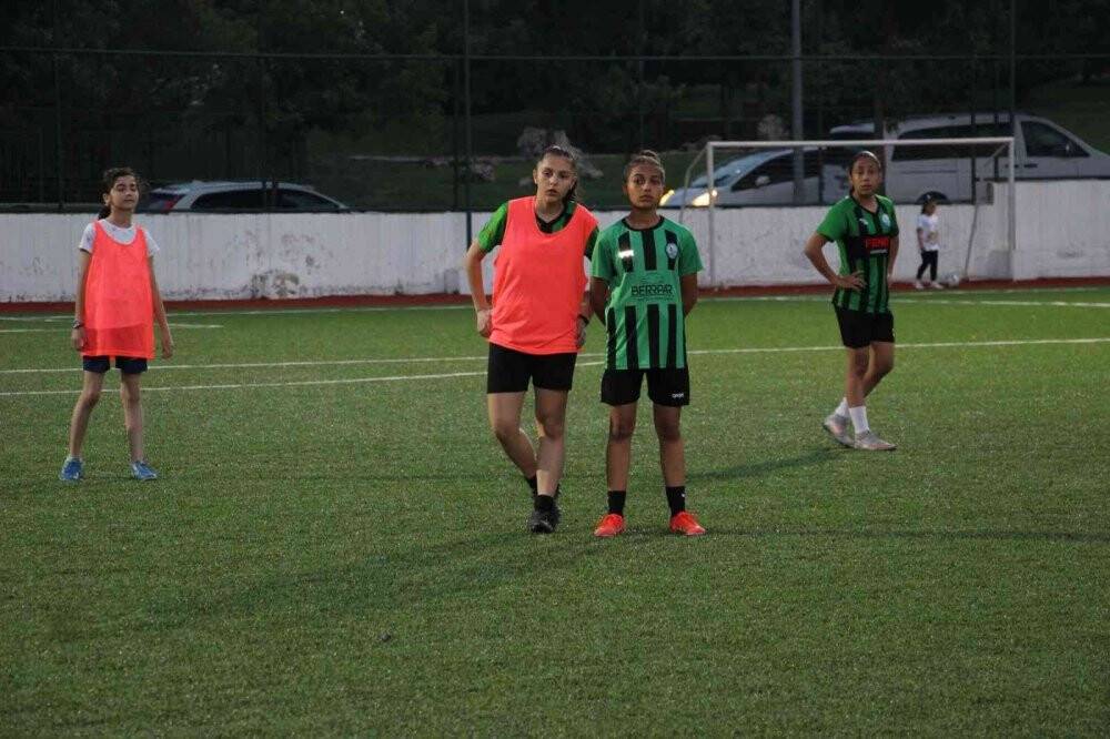 Şampiyon Horozkentspor, Fransa yolcusu