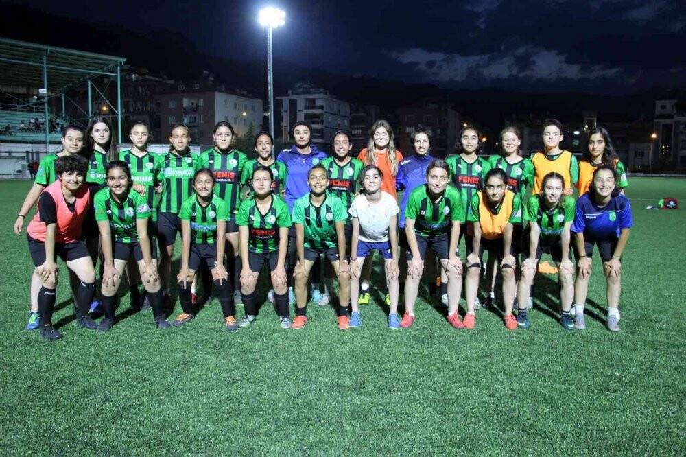 Şampiyon Horozkentspor, Fransa yolcusu
