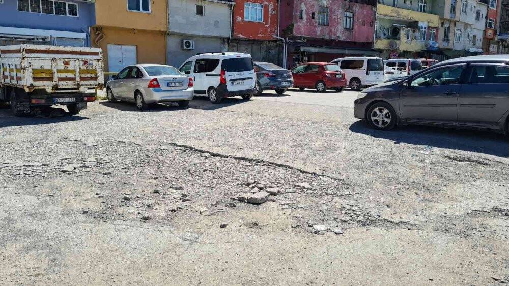 Ücretli otoparkta bozuk yol tepkisi