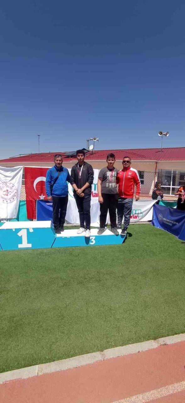 10 bin nüfuslu ilçenin finale yükselen takımı