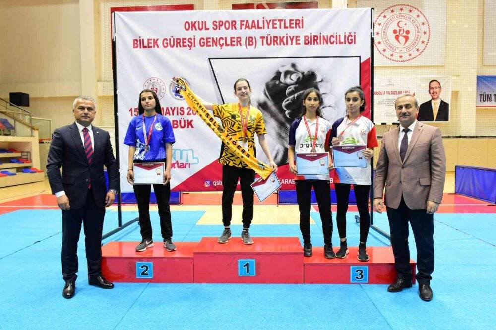 Bilek Güreşi Gençler (B) Türkiye Şampiyonası Karabük’te başladı