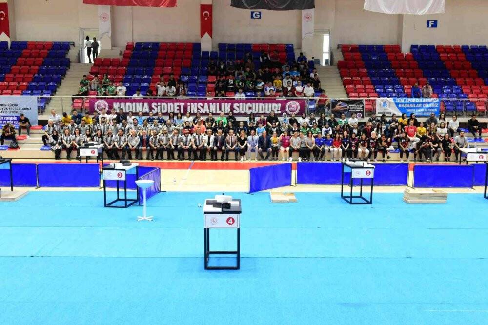 Bilek Güreşi Gençler (B) Türkiye Şampiyonası Karabük’te başladı