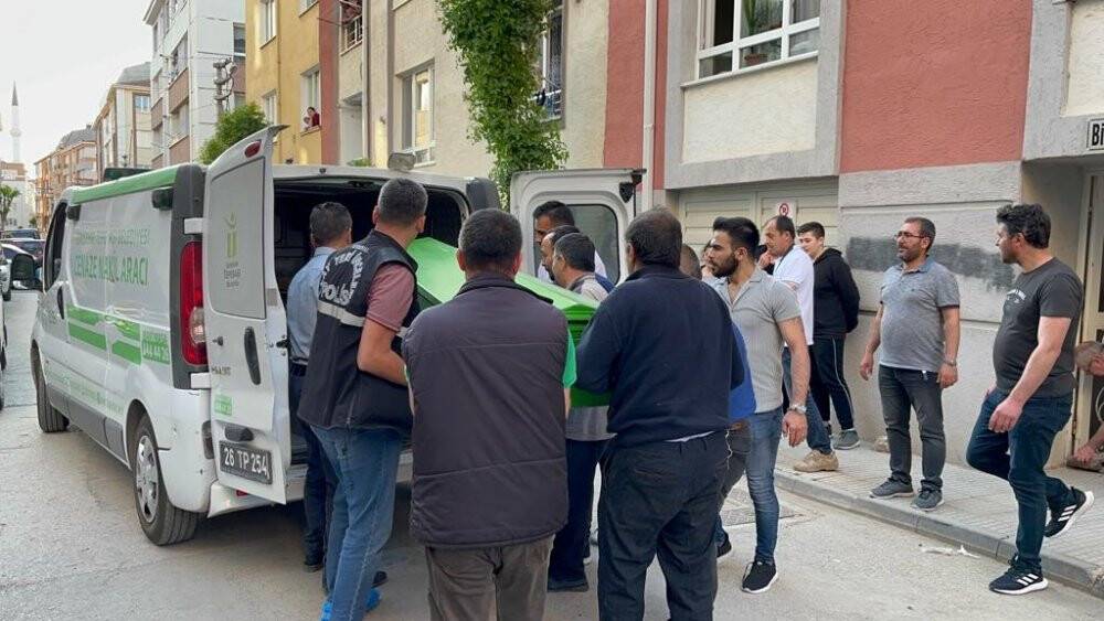 Cam silerken 3. kattan düşen kadın hayatını kaybetti