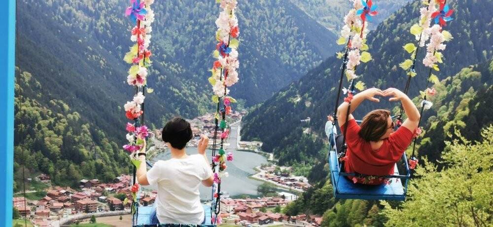 Gürcü turistlerden Uzungöl’e yoğun ilgi