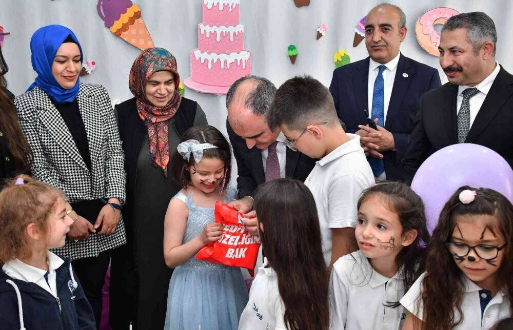 Vali Özkan şehit kızının doğum günü sevincine ortak oldu