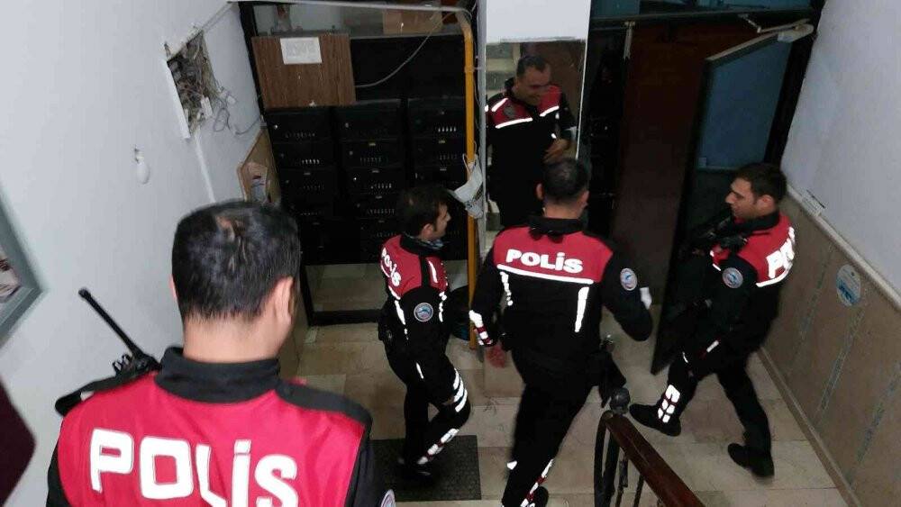 Kadın avukata bıçaklı saldırı ihbarı polisi alarma geçirdi