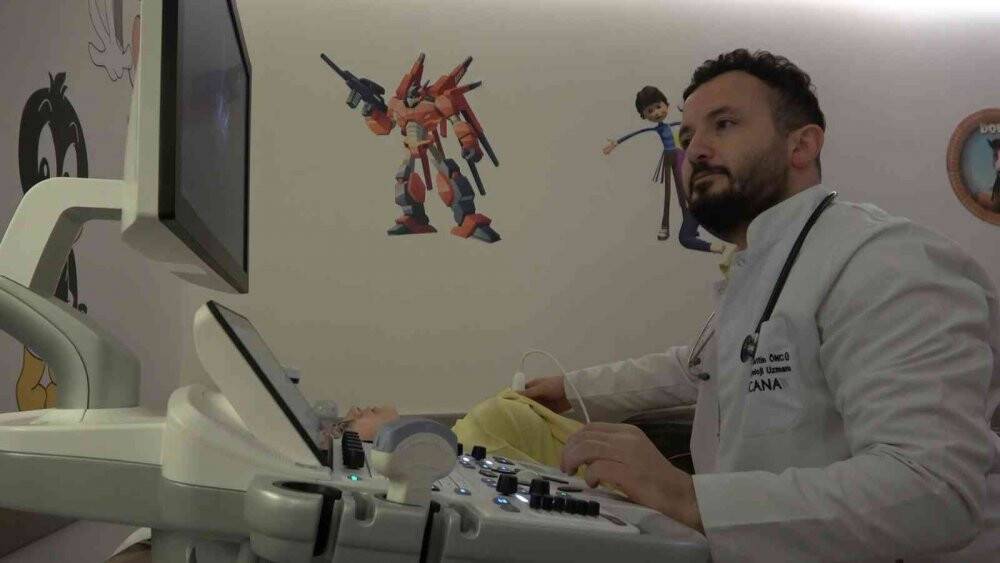 Kalbindeki deliği anjiyo ile giderildi