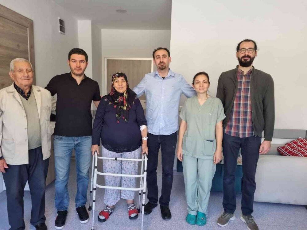 Kırılan leğen kemiğini 20 halkalık zincirle birleştirdiler