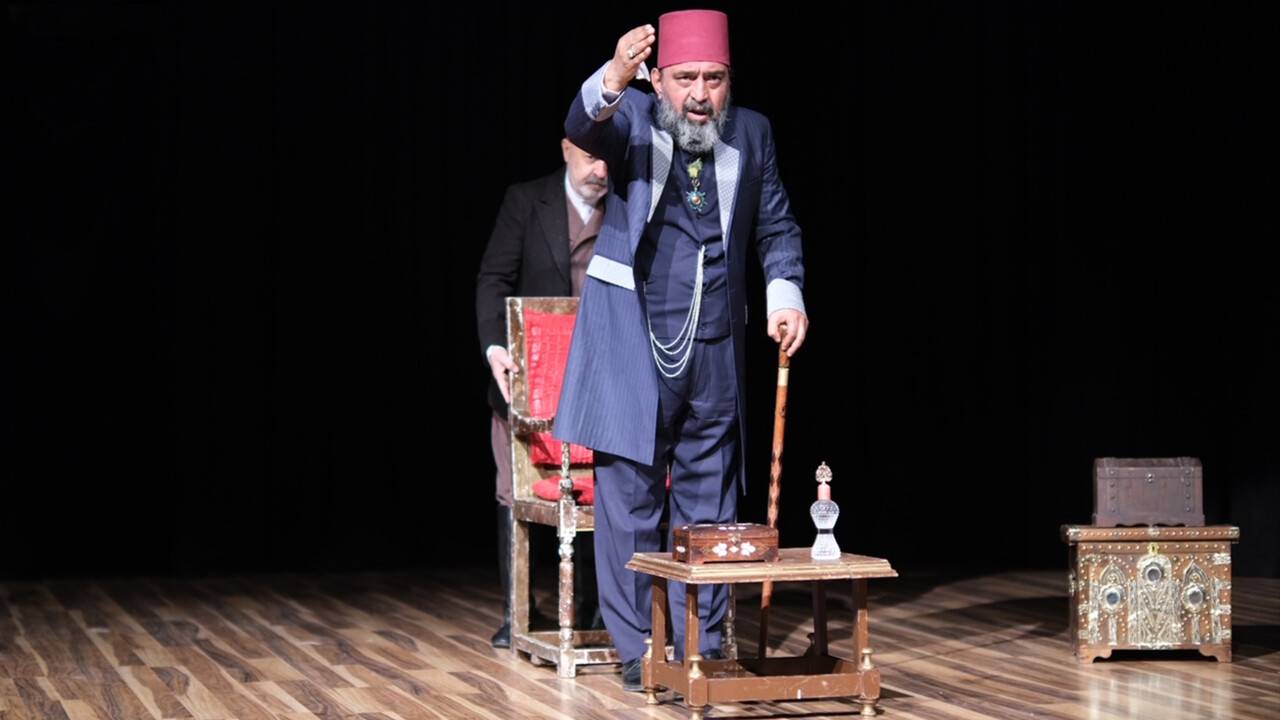 usta-oyunu-selcuk-universitesinde-sahnelendi-2.jpg