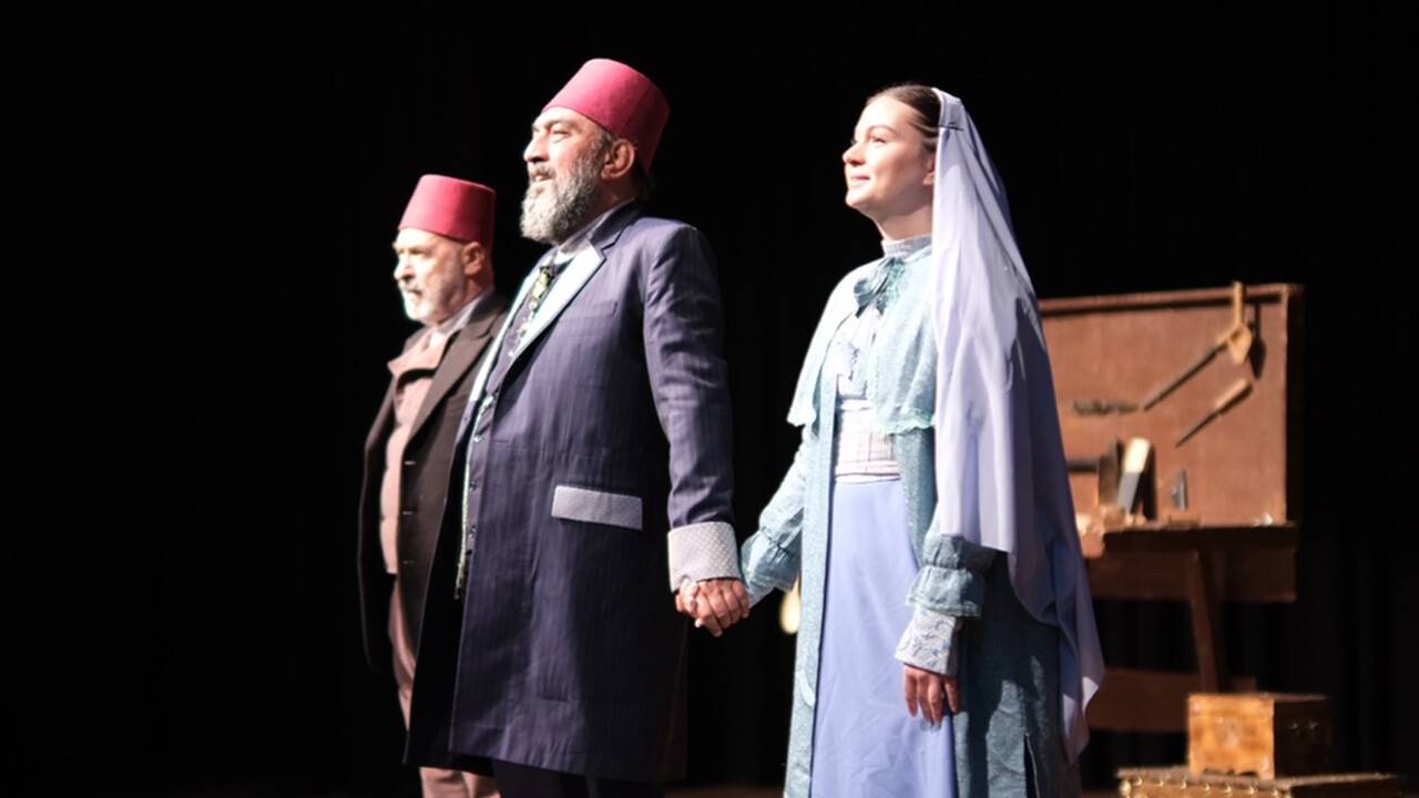 usta-oyunu-selcuk-universitesinde-sahnelendi-4.jpg