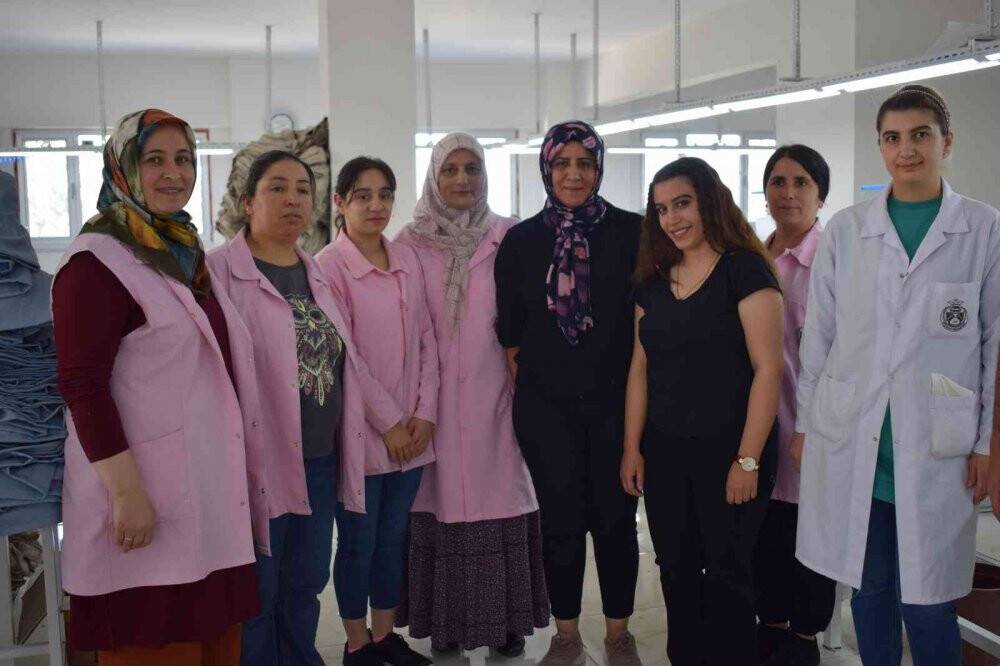 Tekstil atölyesi kadınlara ekmek kapısı oldu