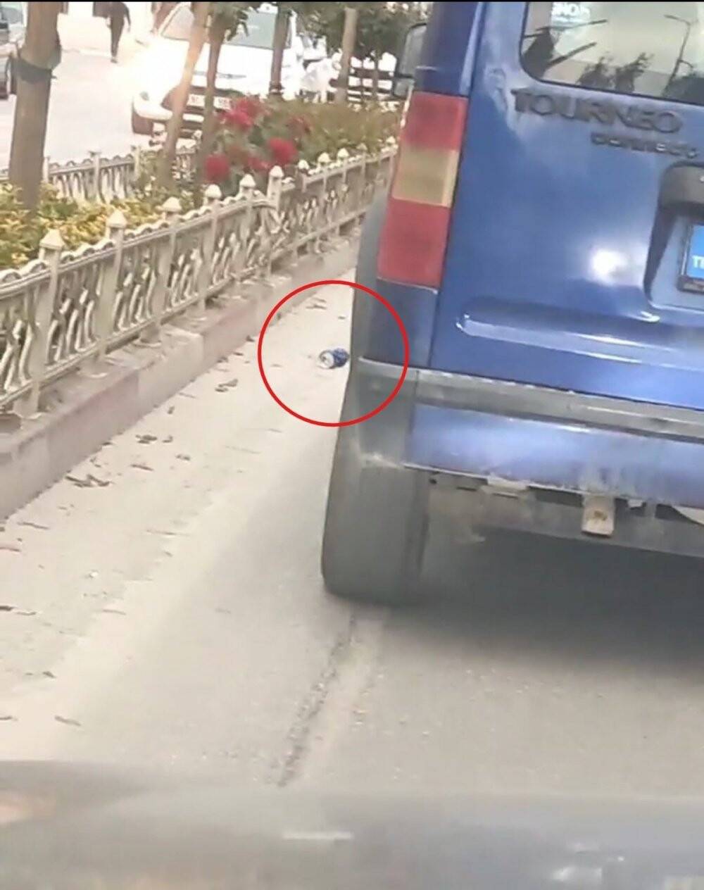 Yola çöp atan sürücüye 196 TL ceza