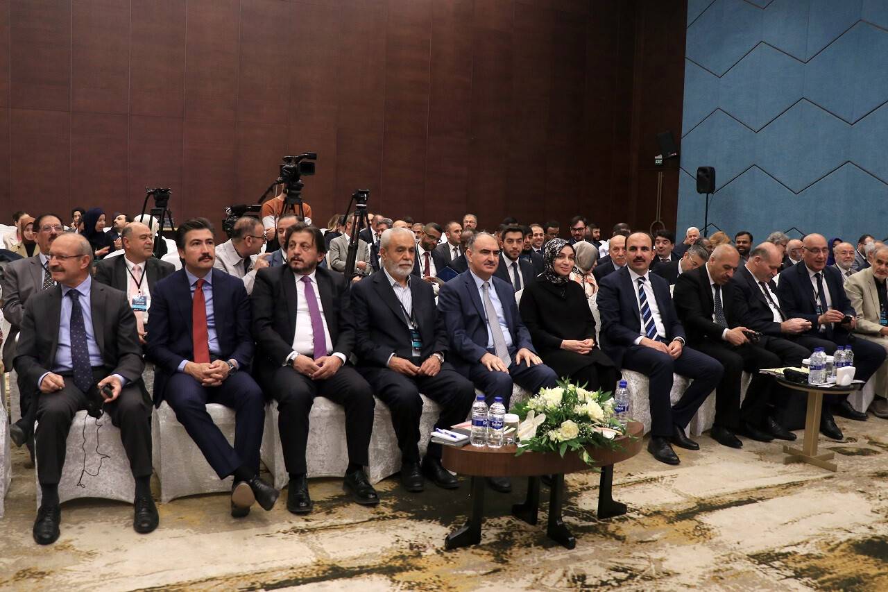 aa-20220520-27923806-27923802-islam-dunyasi-hukuk-kurultayi-konyada-basladi.jpg