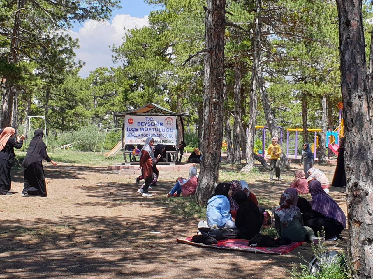 aa-20220520-27924282-27924279-beysehirde-piknik-etkinligi.jpg