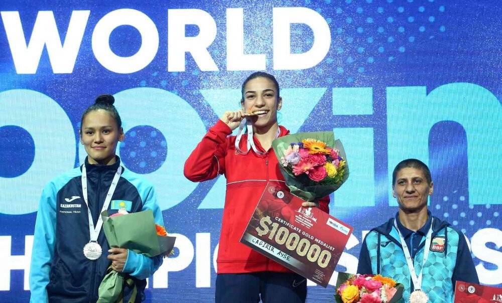 Ayşe Çağırır, Dünya Kadınlar Boks şampiyonu