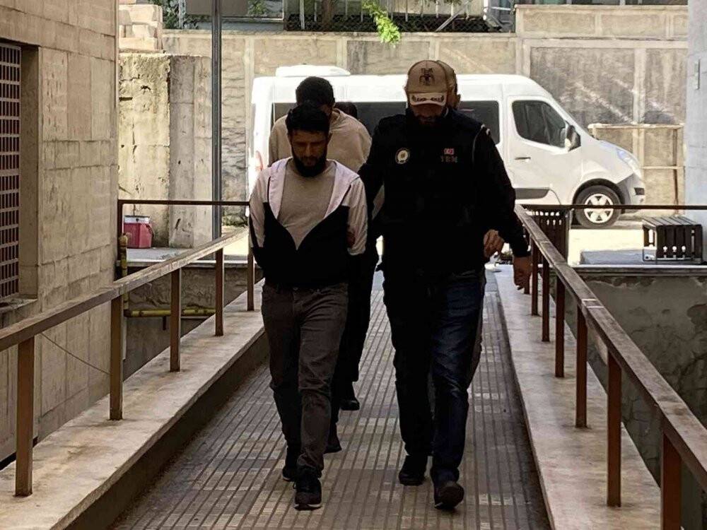 Bursa’da 3 DEAŞ bombacısı adliyeye sevk edildi