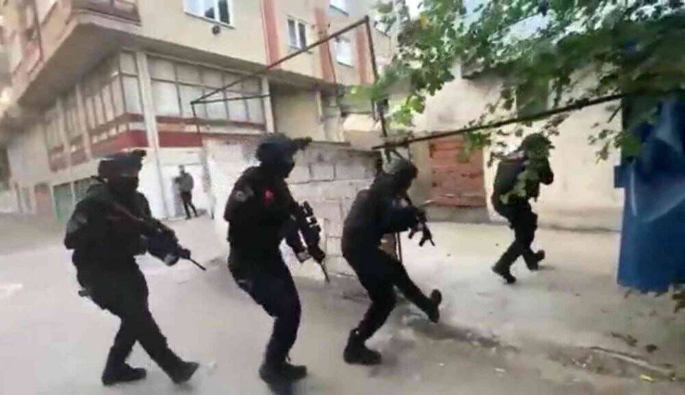 Bursa’da 3 DEAŞ bombacısı adliyeye sevk edildi