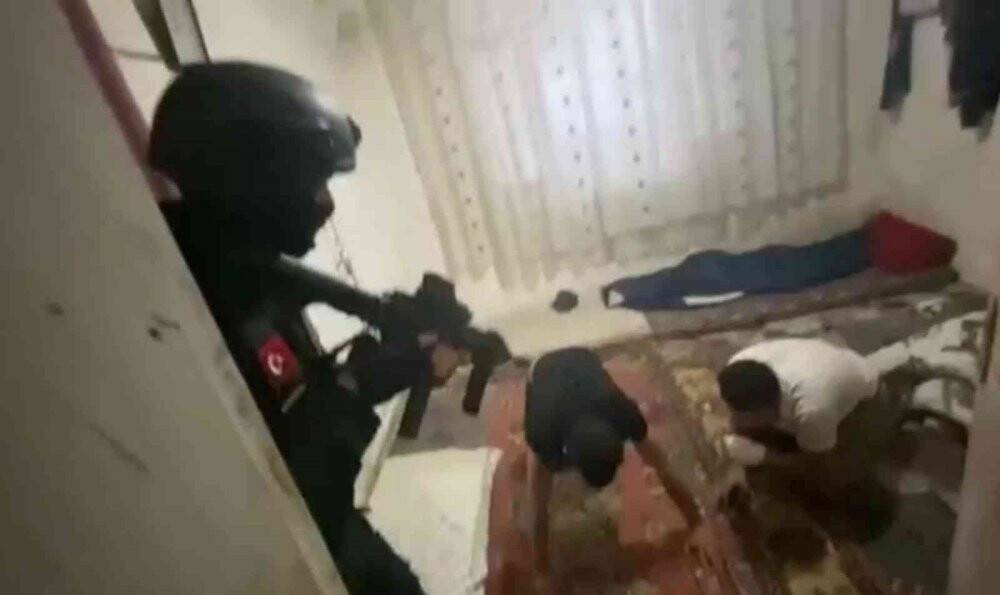 Bursa’da 3 DEAŞ bombacısı adliyeye sevk edildi