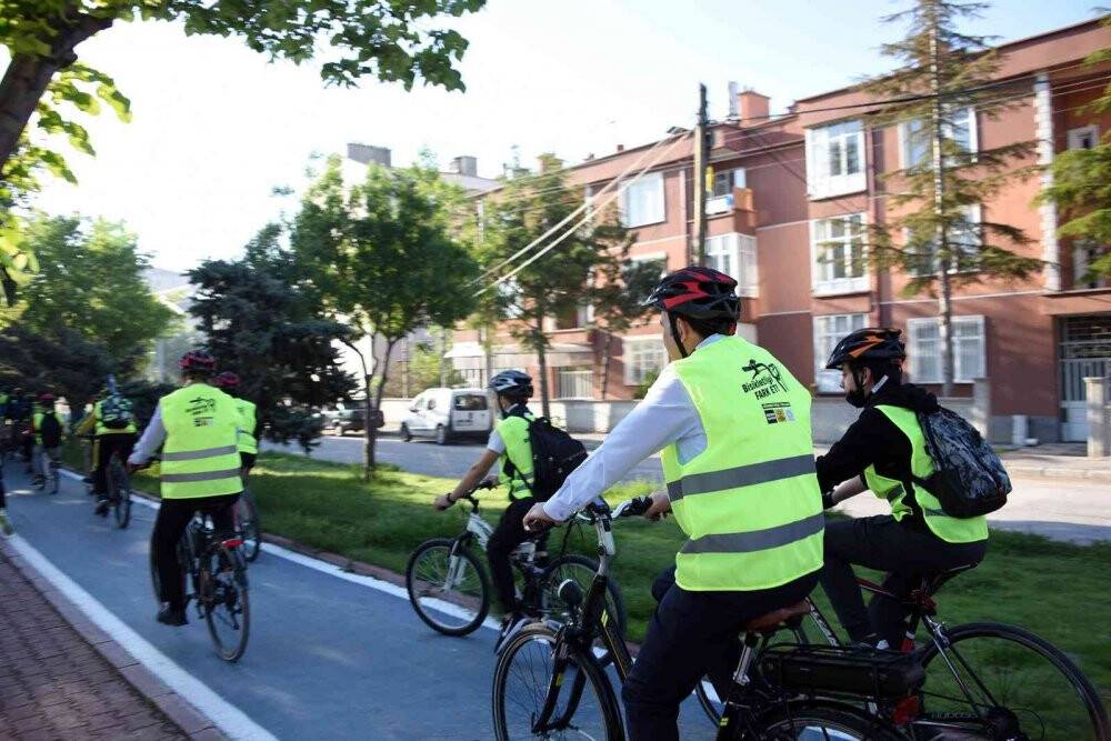 Konya’da öğrenciler okullarına güvenli bisiklet yolu ile gidiyor