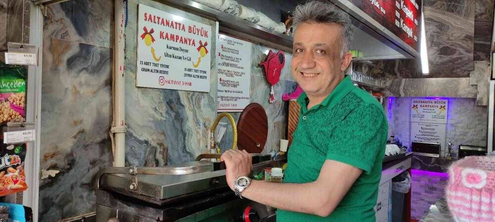 15 tost yiyenden para almıyor, üstüne çeyrek altın veriyor