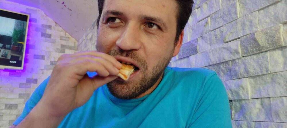 15 tost yiyenden para almıyor, üstüne çeyrek altın veriyor