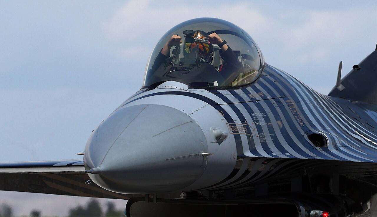 aa-20220521-27930286-27930259-soloturk-yeni-manevrasiyla-f16-sinirlarini-asti.jpg