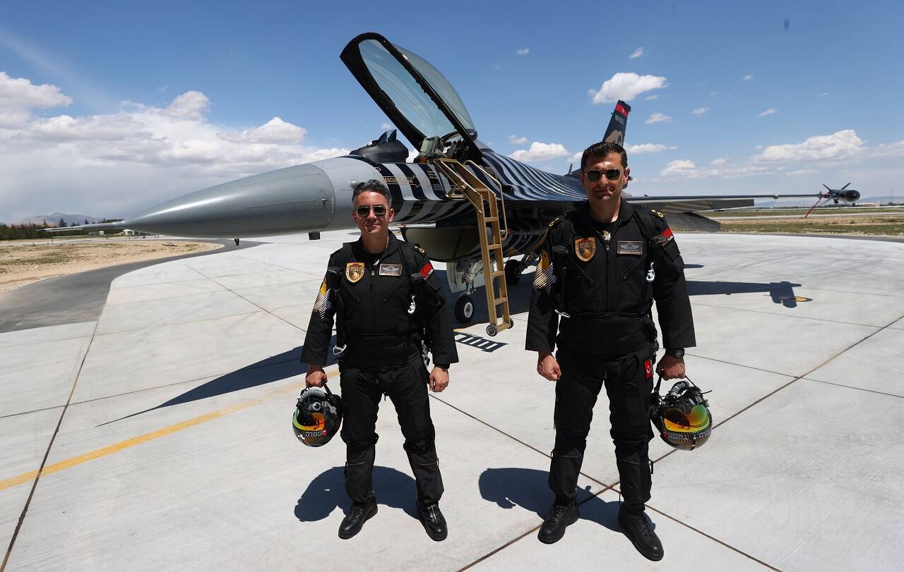 aa-20220521-27930286-27930263-soloturk-yeni-manevrasiyla-f16-sinirlarini-asti.jpg