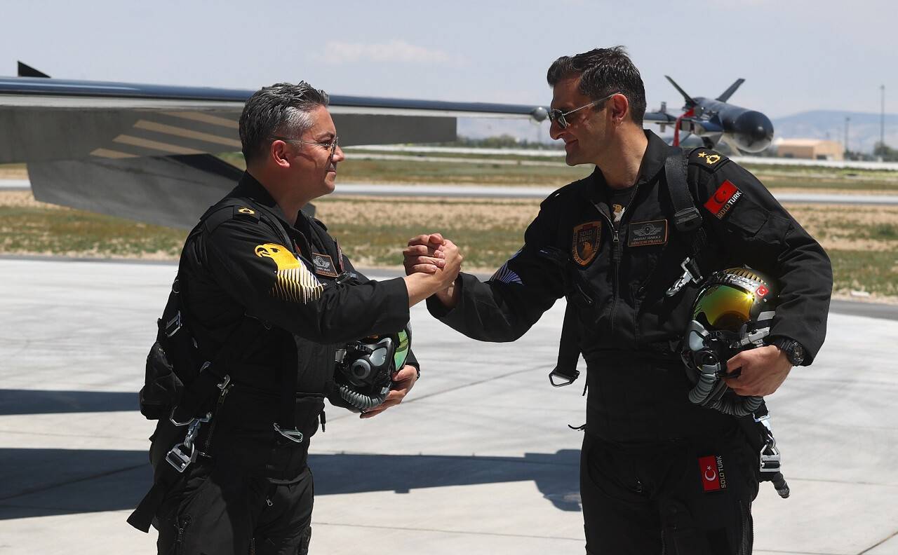aa-20220521-27930286-27930265-soloturk-yeni-manevrasiyla-f16-sinirlarini-asti.jpg