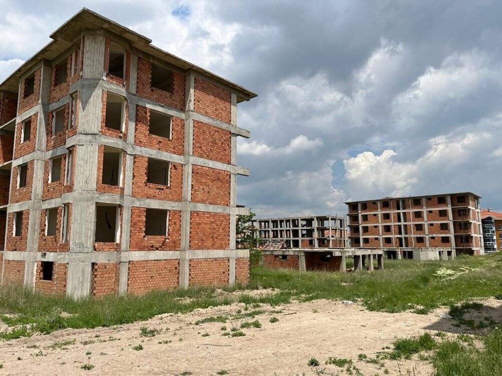 Atıl binalar madde bağımlılarının meskeni oldu