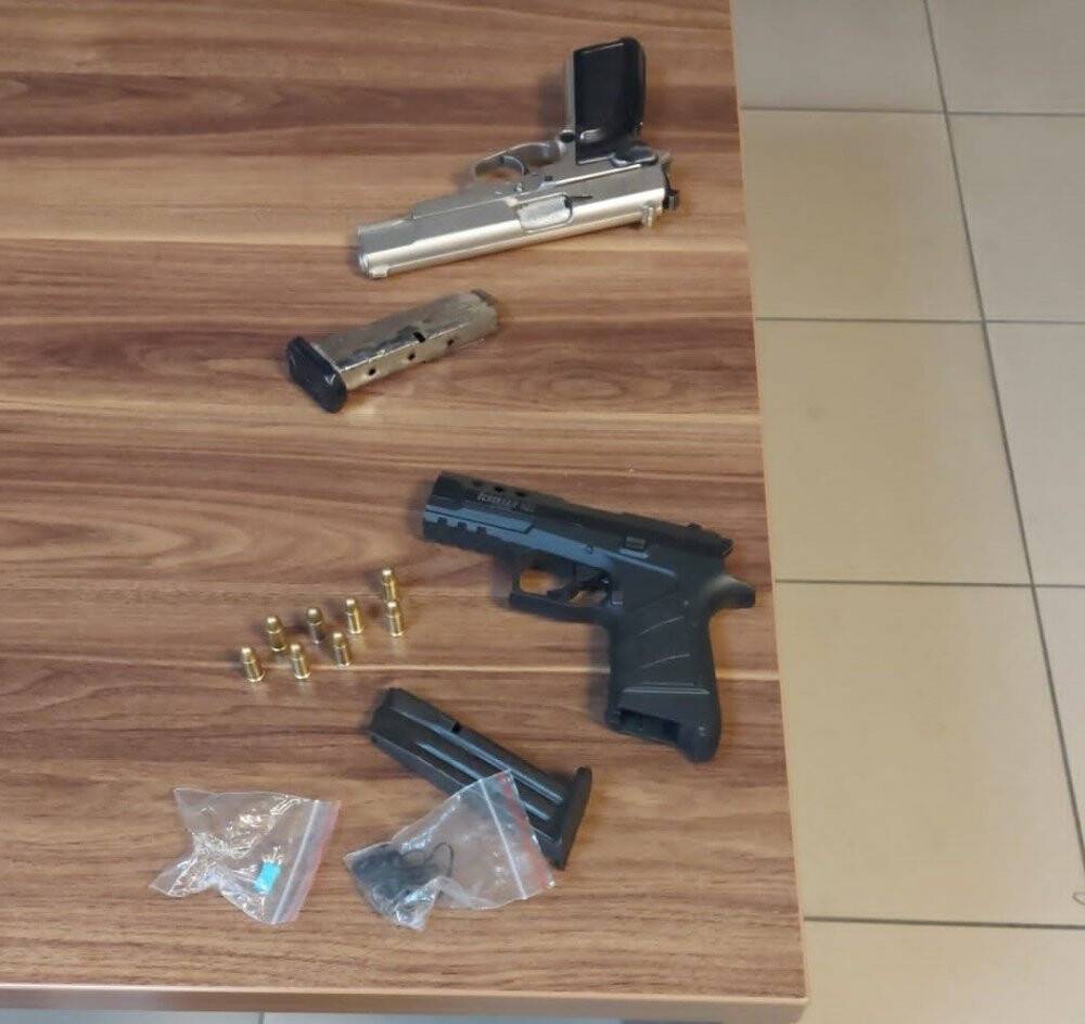 Gece bekçileri gizli bölmeyle kamufle olan zehir tacirlerini yakaladı