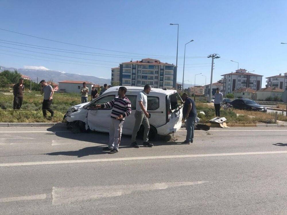 Konya’da hafif ticari araç takla attı: 1 yaralı