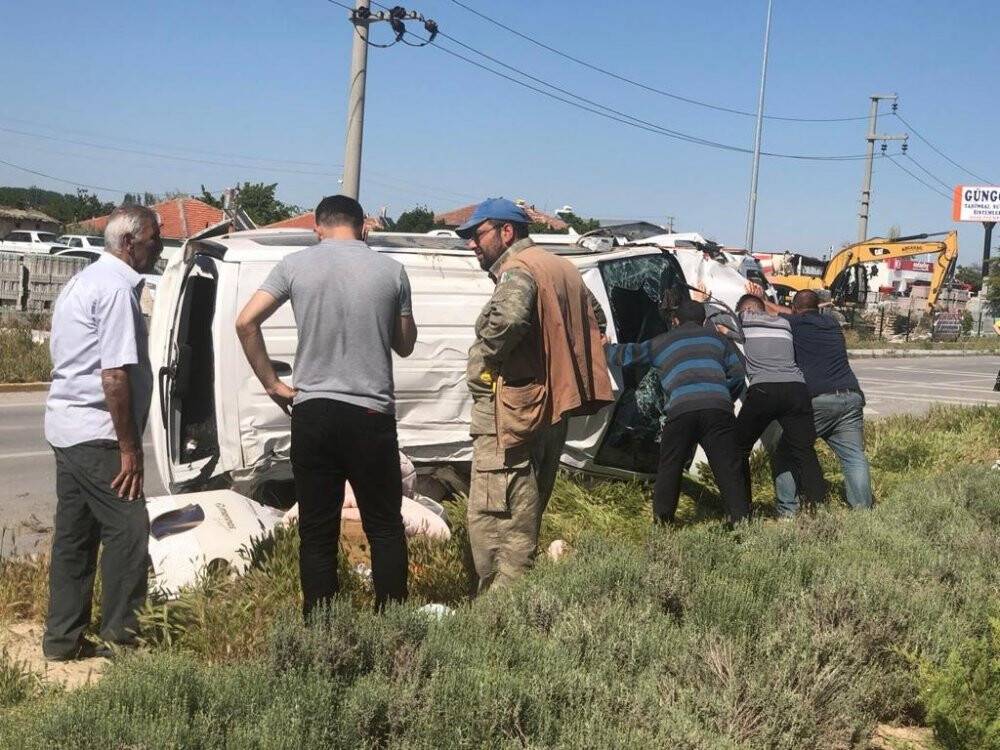 Konya’da hafif ticari araç takla attı: 1 yaralı